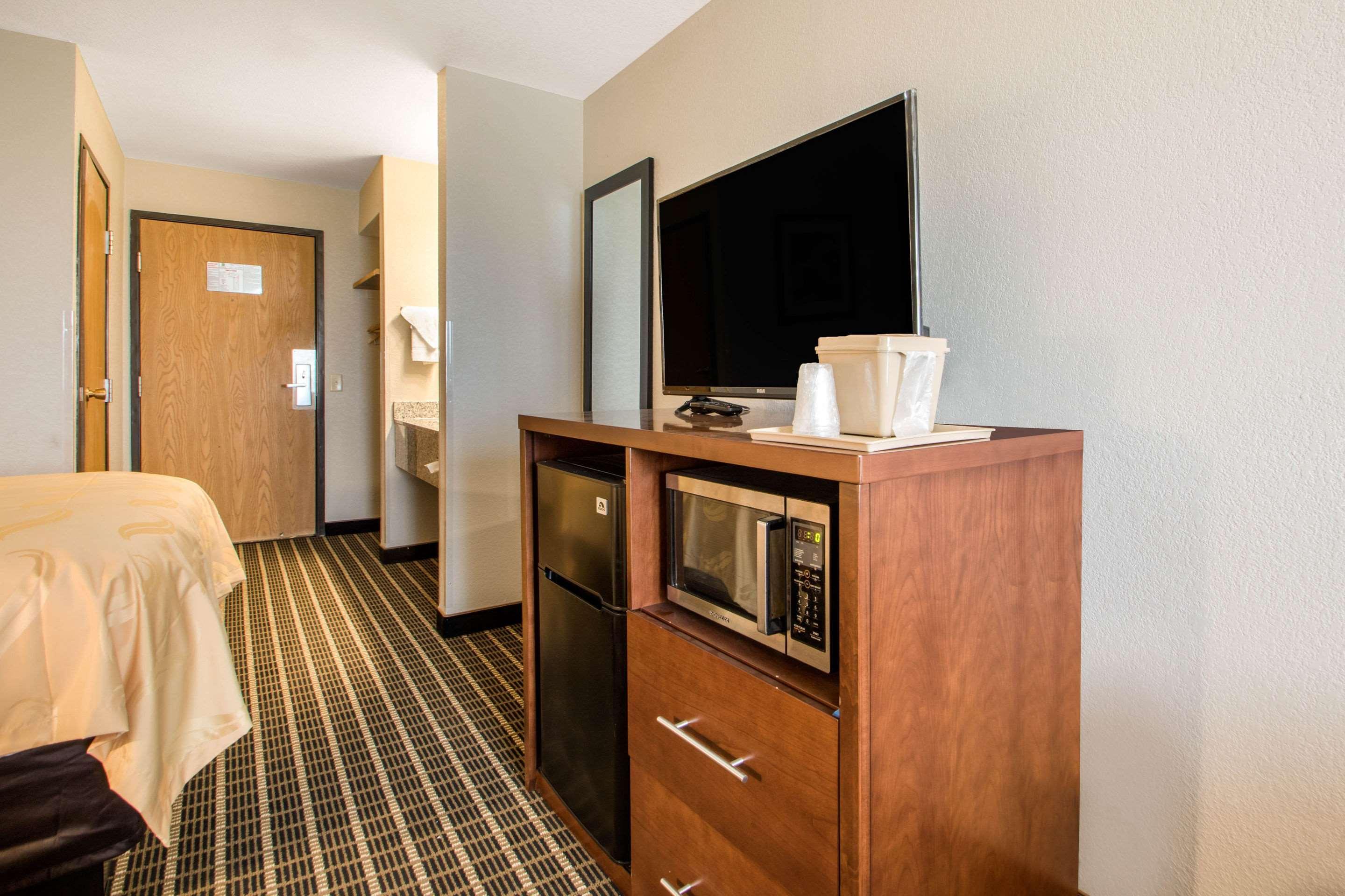 Quality Inn Madison West Near University Area Exterior photo