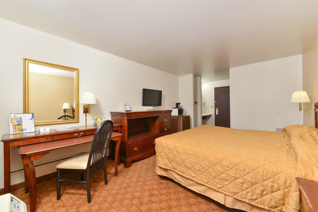 Quality Inn Madison West Near University Area Exterior photo