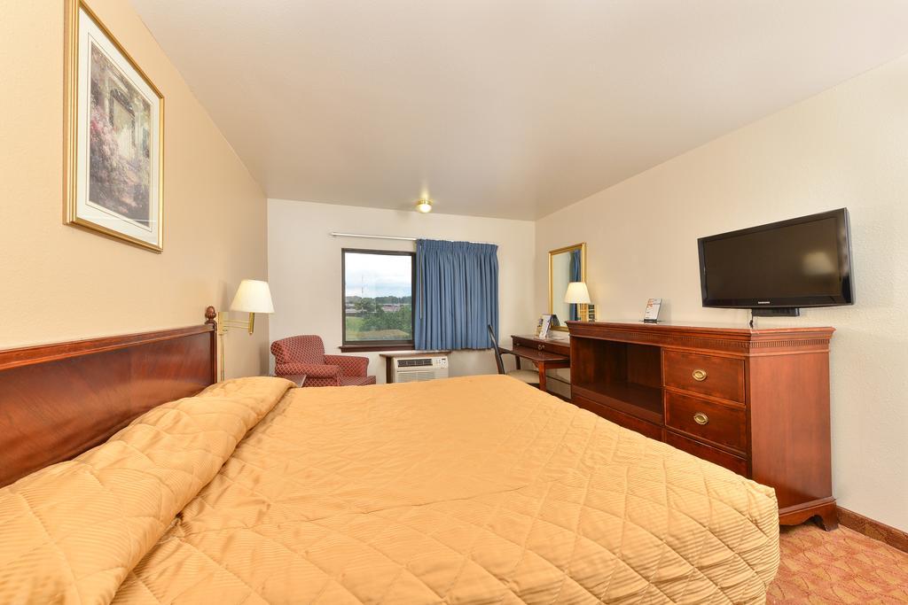 Quality Inn Madison West Near University Area Exterior photo