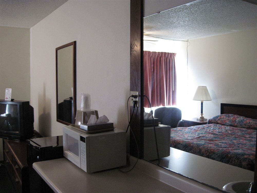 Quality Inn Madison West Near University Area Exterior photo